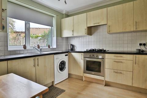 3 bedroom semi-detached house for sale, Foxcroft Mount, Leeds