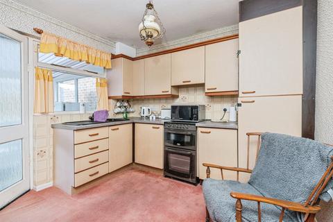 2 bedroom semi-detached bungalow for sale, Boothroyd Drive, Huddersfield