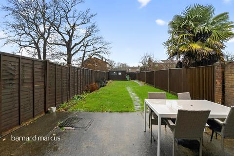 4 bedroom terraced house for sale, Denton Close, Redhill