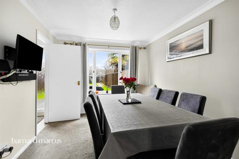 4 bedroom terraced house for sale, Denton Close, Redhill