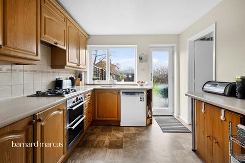 4 bedroom terraced house for sale, Denton Close, Redhill