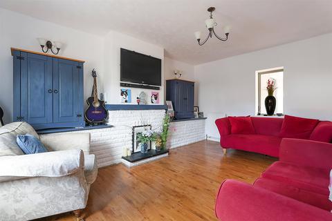3 bedroom end of terrace house for sale, Harrow Road, Warlingham, Surrey, CR6