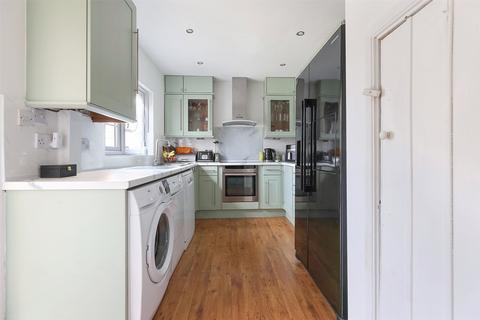 3 bedroom end of terrace house for sale, Harrow Road, Warlingham, Surrey, CR6