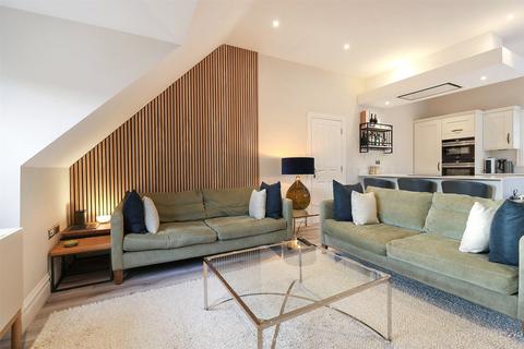 2 bedroom maisonette for sale, West Street, Reigate, Surrey, RH2