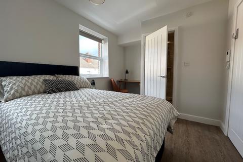 1 bedroom in a house share to rent, Kamran House Flat 2 Room 8