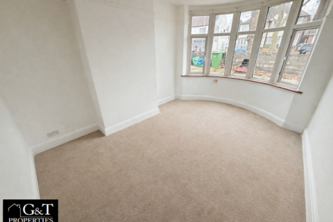 3 bedroom semi-detached house to rent, Stourbridge Road, Dudley, DY1
