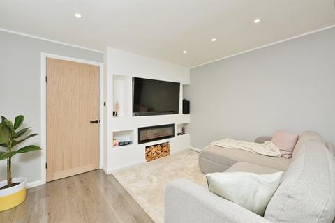2 bedroom apartment for sale, Clarence Avenue, Northampton