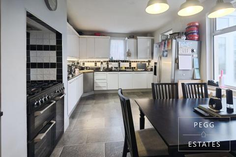 4 bedroom semi-detached house for sale, Ellacombe Church Road, Torquay