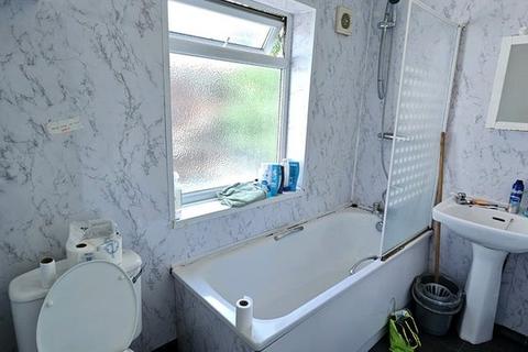 1 bedroom in a flat share to rent, Mauldeth Road, Manchester, M14