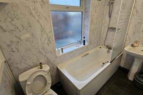 1 bedroom in a flat share to rent, Mauldeth Road, Manchester, M14