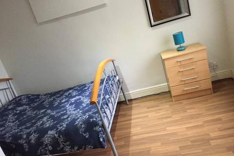 1 bedroom in a flat share to rent, Mauldeth Road, Manchester, M14