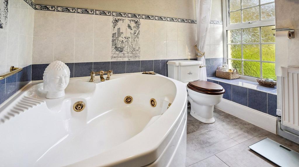 En Suite Bathroom