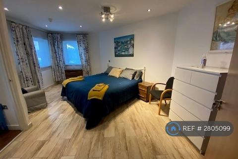 2 bedroom flat to rent, Denham Street, London, SE10