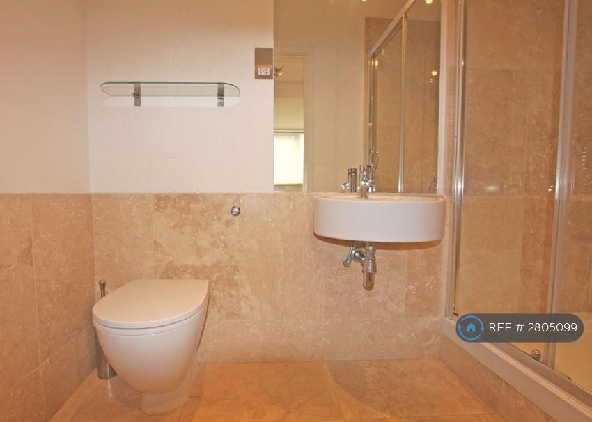 Upstairs En-Suite