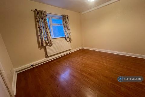 Studio to rent, Trenholme Avenue, Bradford, BD6