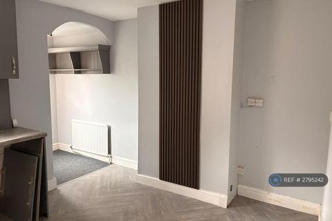 2 bedroom terraced house to rent, Montagu Road, Peterborough, PE4