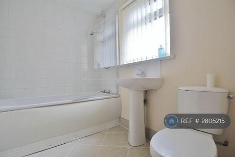 2 bedroom terraced house to rent, Castle Grove, Hull, HU5