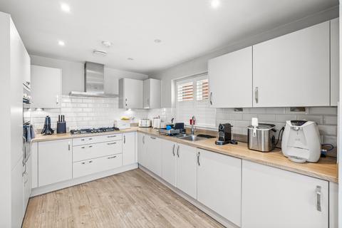 4 bedroom house for sale, Blunden Way, Horley RH6