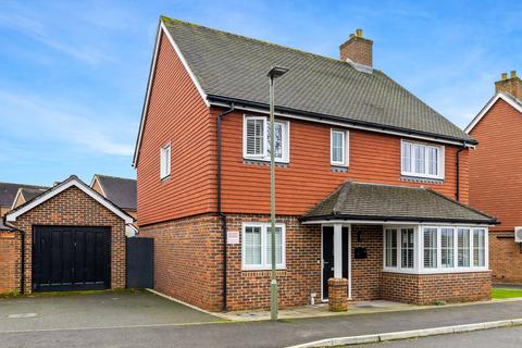 4 bedroom house for sale, Blunden Way, Horley RH6
