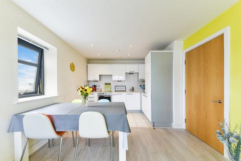 2 bedroom flat to rent, Clapham Park Road, SW4