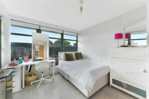 2 bedroom flat to rent, Clapham Park Road, SW4