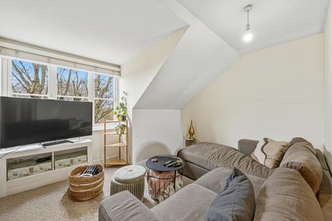 2 bedroom flat to rent, Colborne Court, SW19