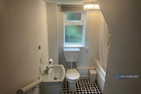 2 bedroom flat to rent, Laton Road, Hastings, TN34