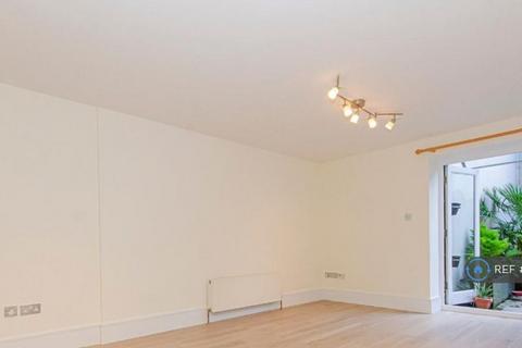 2 bedroom flat to rent, Alexandra Park Road, London, N22