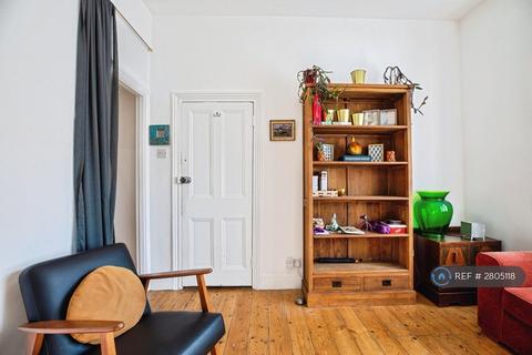 1 bedroom flat to rent, Nutcroft Road, London, SE15