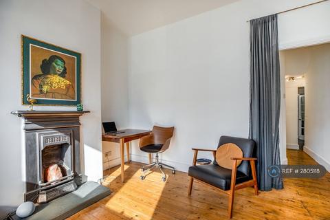 1 bedroom flat to rent, Nutcroft Road, London, SE15