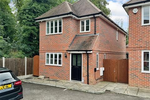3 bedroom detached house for sale, Harpenden AL5