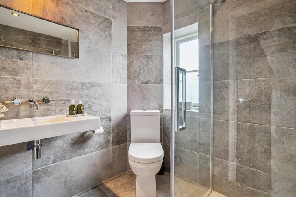 Ensuite Shower Room