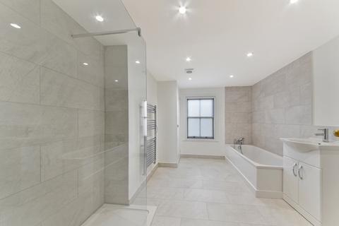 3 bedroom terraced house to rent, Lillian Rd, BARNES SW13