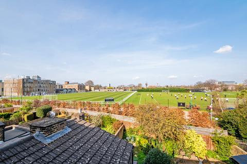 3 bedroom terraced house to rent, Lillian Rd, BARNES SW13