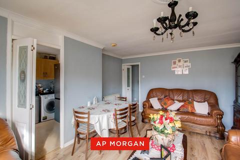 undefined, Warren Close, Tipton, Sandwell, West Midlands, DY4