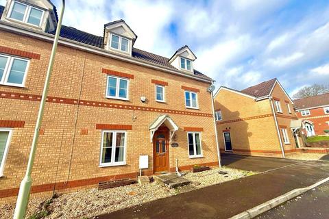4 bedroom semi-detached house to rent, Fairplace Close, Bridgend