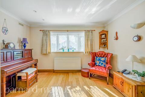 4 bedroom detached house for sale, Ifold Road, Redhill