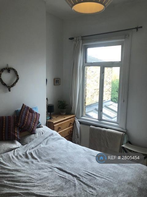 Middle Bedroom