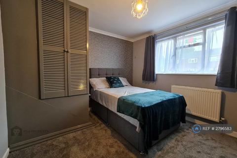 1 bedroom in a house share to rent, Olympic Way, Greenford, UB6