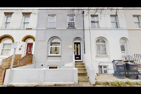 1 bedroom in a house share to rent, Edwin St, Gravesend, DA12