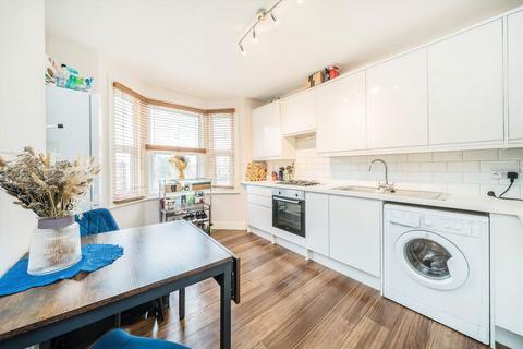 2 bedroom flat to rent, Bridgman Road, London W4