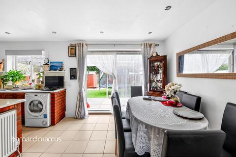 3 bedroom semi-detached house for sale, Wimborne Avenue, Redhill