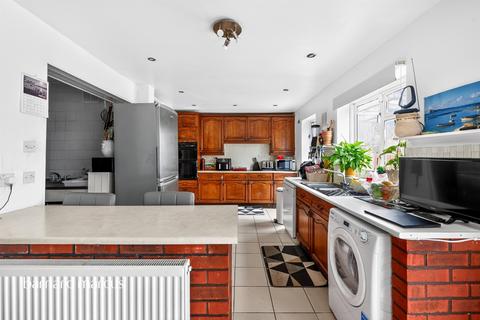 3 bedroom semi-detached house for sale, Wimborne Avenue, Redhill