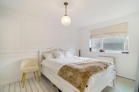 3 bedroom semi-detached house for sale, Rowditch Lane, London SW11