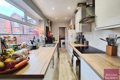 2 bedroom terraced house to rent, Highmead Street, Gorton, Manhester, M18