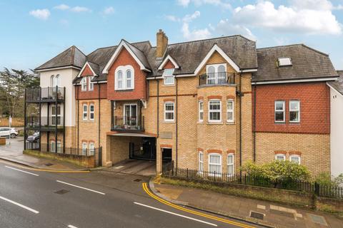Oatlands Drive, Weybridge, KT13