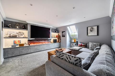 2 bedroom apartment for sale, Oatlands Drive, Weybridge, KT13
