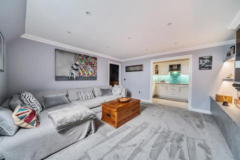 2 bedroom apartment for sale, Oatlands Drive, Weybridge, KT13