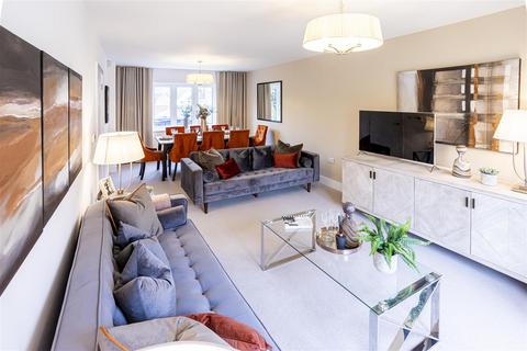 4 bedroom detached house for sale, Buckenham Road, Attleborough