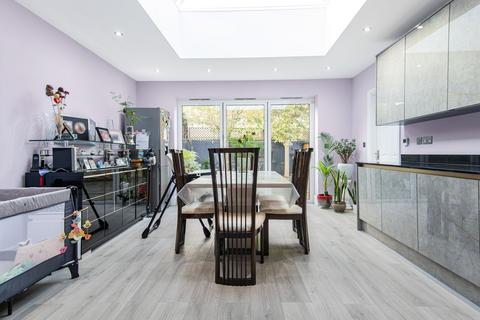 undefined, Passmore Gardens, London N11